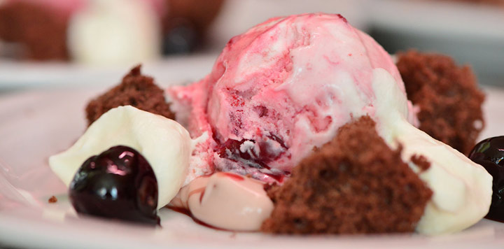 Sei es Panna cotta oder Bayerisch Creme, gebratene Früchte oder eine feine Käseauswahl, wir bleiben bis zum Schluss kreativ.