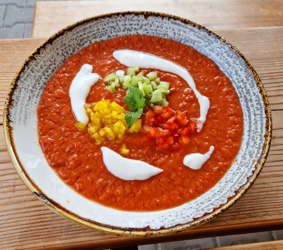 Ob bayerische Brennsuppe oder exotische Eintöpfe – über eine Suppe im Menü freut sich jeder Gaumen und Magen